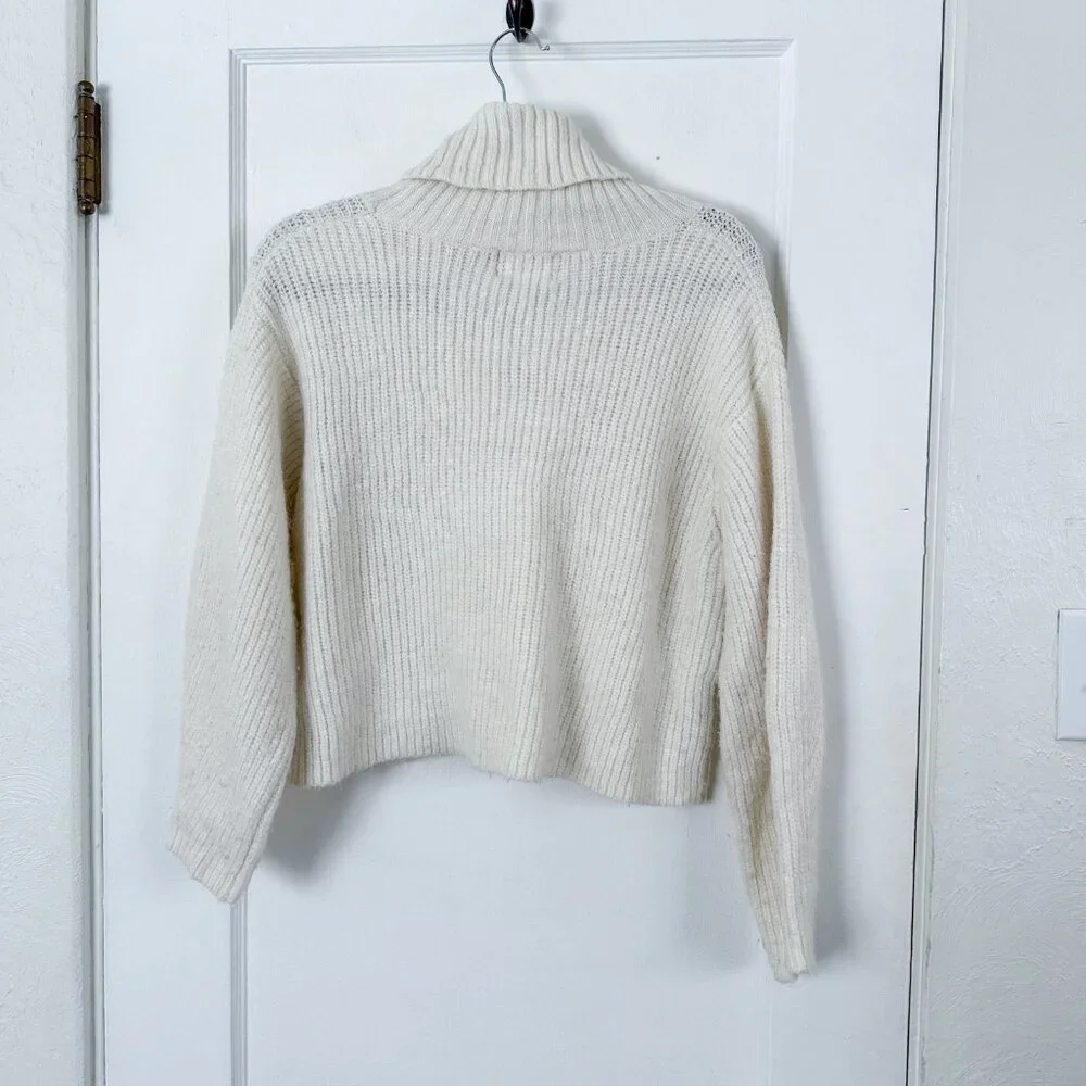 Cotton Candy LA | Turtleneck Ribbed Knit Sweater in Ivory White‎ Size M/L - Picture 3 of 6